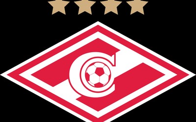 海德电竞-克洛伊凯利赛后累瘫在草地上